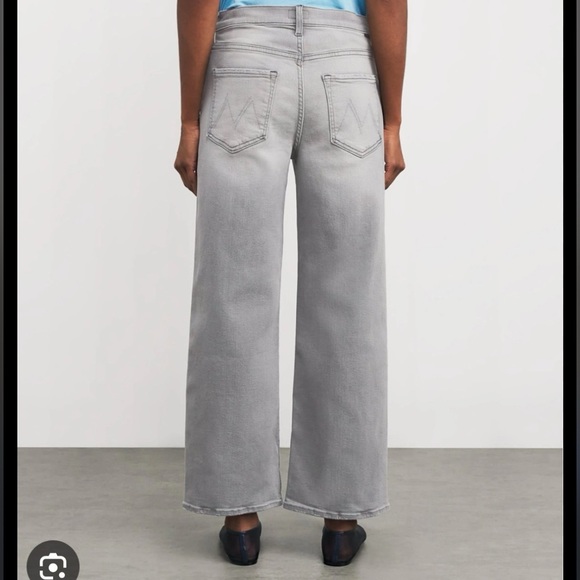 MOTHER DENIM
ROLLER ANKLE FRAY WIDE LEG JEAN - SUPERMOON
Size 26 $238 - Picture 3 of 5